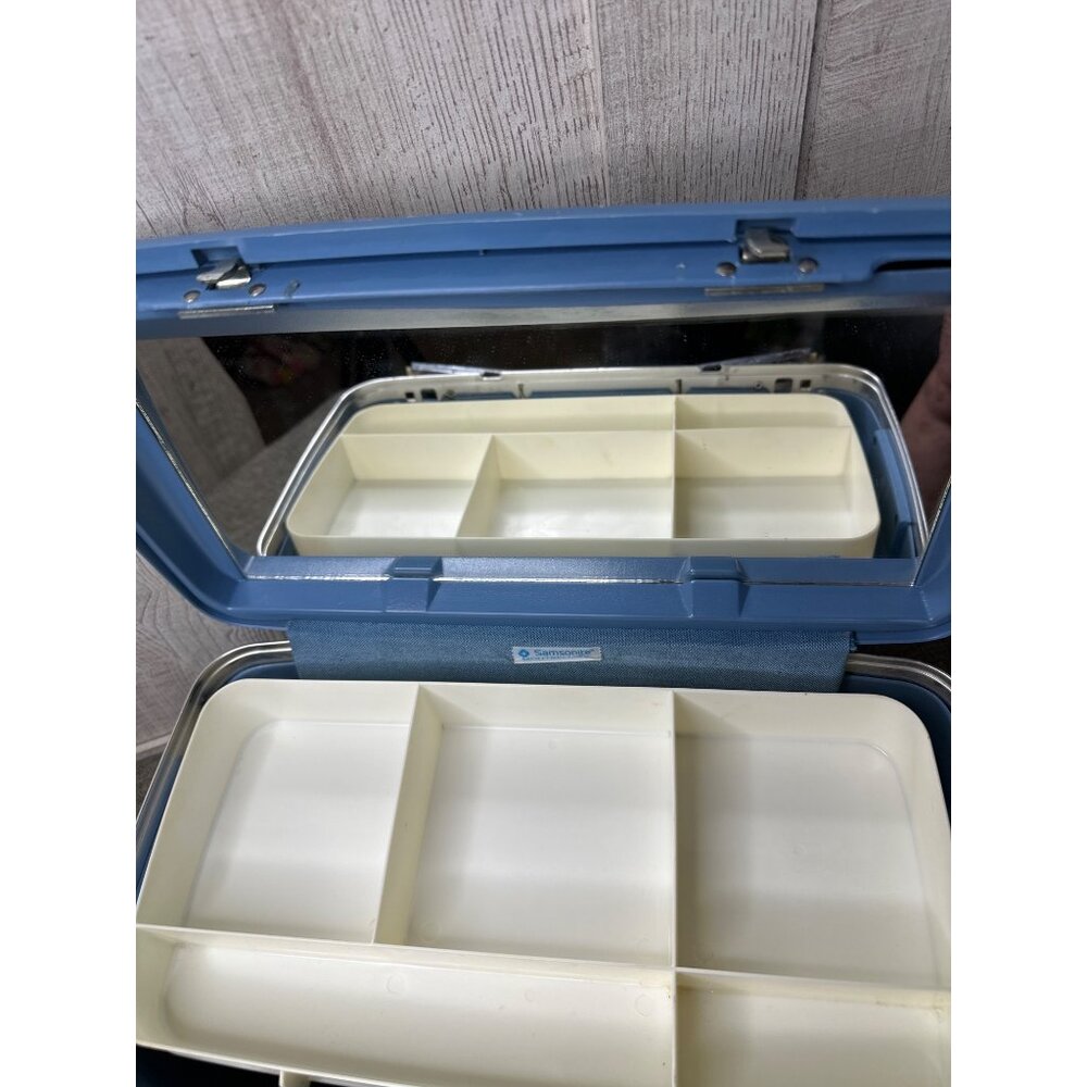 Vintage Samsonite Blue Makeup Train Case With Mirror and Tray Cosmetic Suitcase - Picture 9 of 15